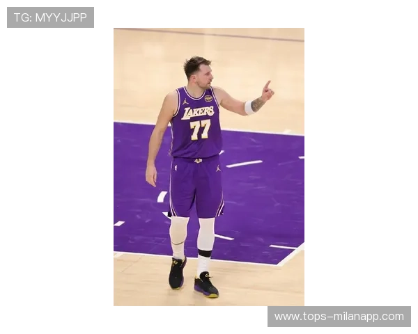 东契奇步伐节奏完美上篮得手，独行侠士气上扬